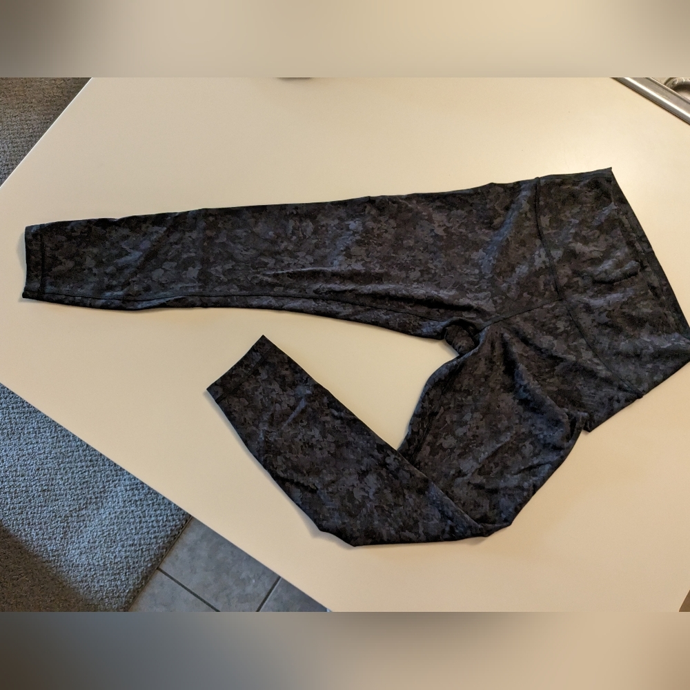 Lululemon sz 8, high-rise leggings